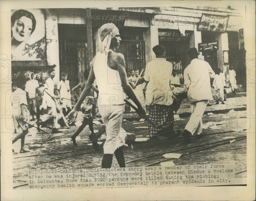 1968 Press Photo Hindu Muslim Riot Injury Calcutta Ind - Historic Images