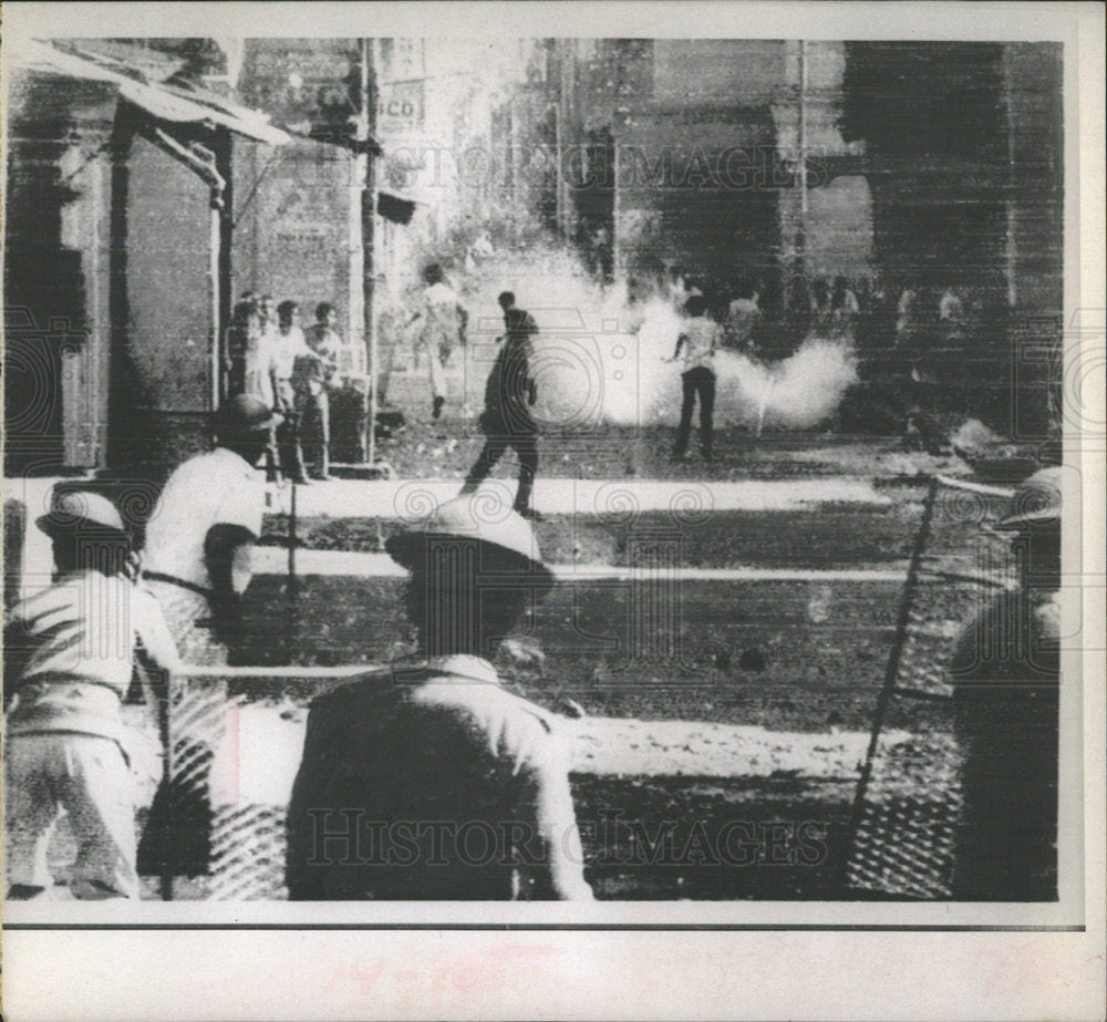 1967 Press Photo Street Battle West Bengal Calcutta  - Historic Images