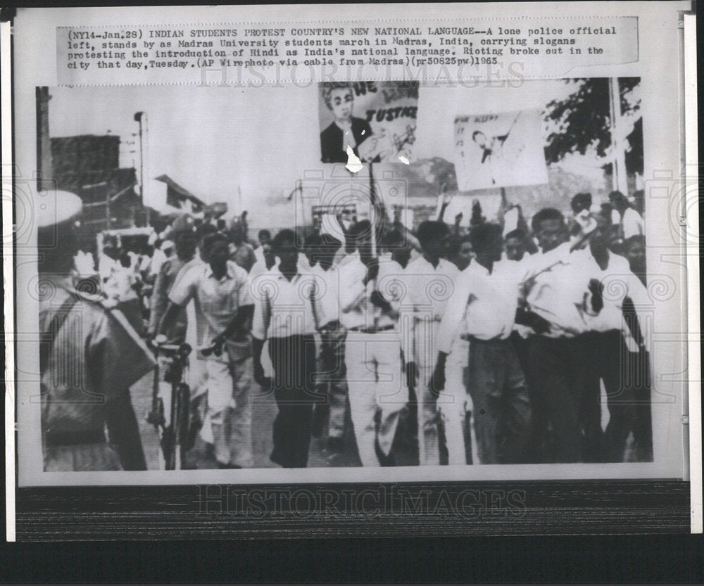 1965 Press Photo India National Language police Student - Historic Images