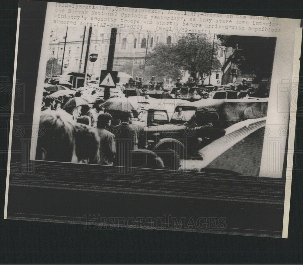 Press Photo Slovak National security troops stare  - Historic Images