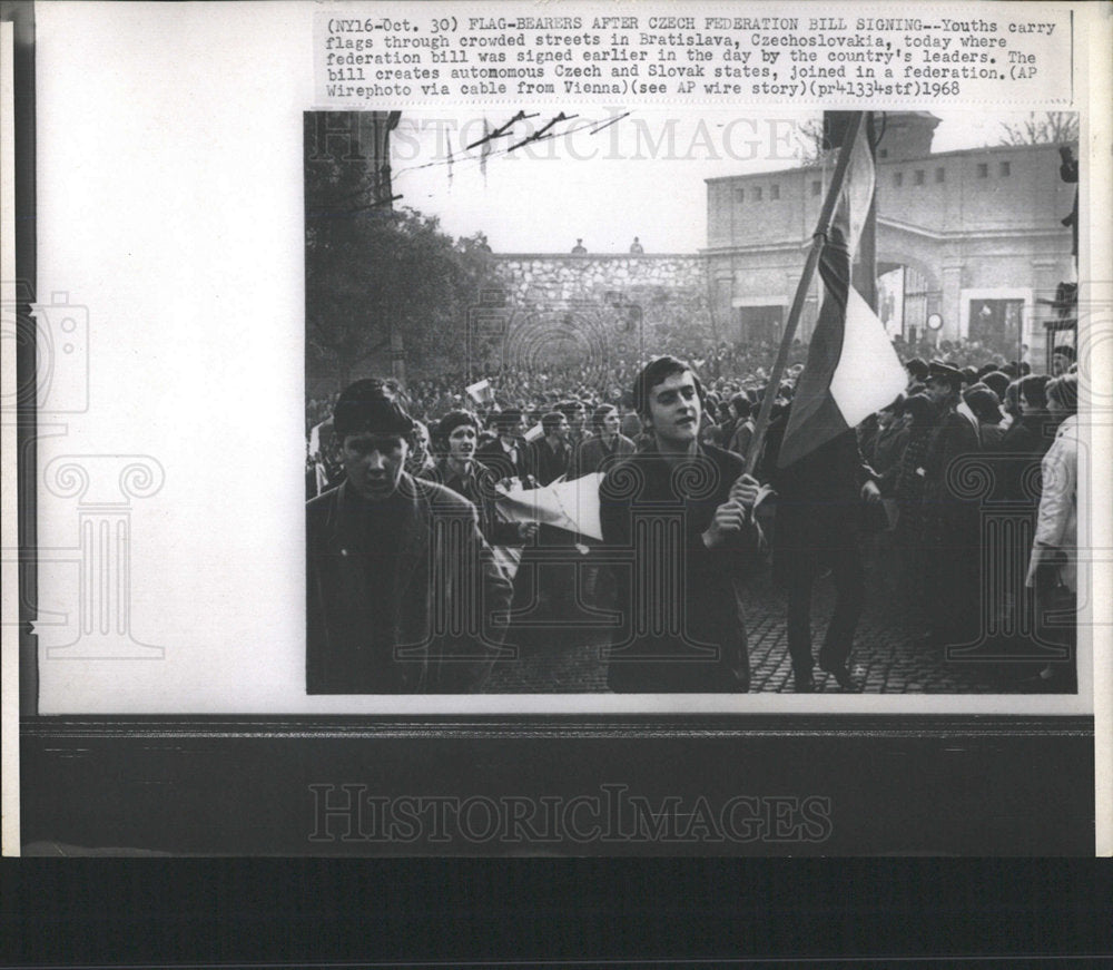 1968 Press Photo Bratislava Czechoslovakia Flag Street - Historic Images