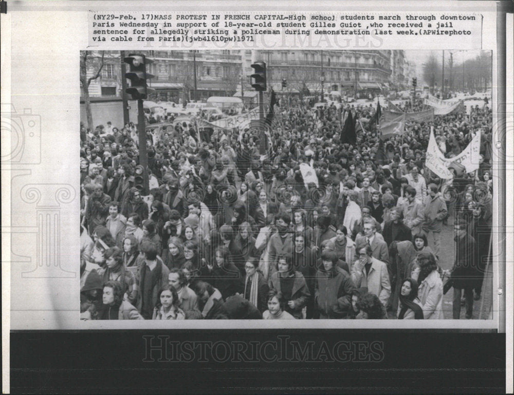 1971 Press Photo High School Student March Paris - Historic Images