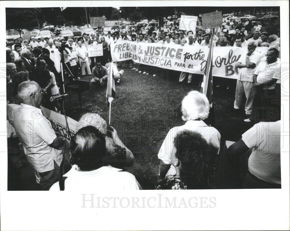 1989 Press Photo Luis Ribo Orlando Bosch Prison head  - Historic Images