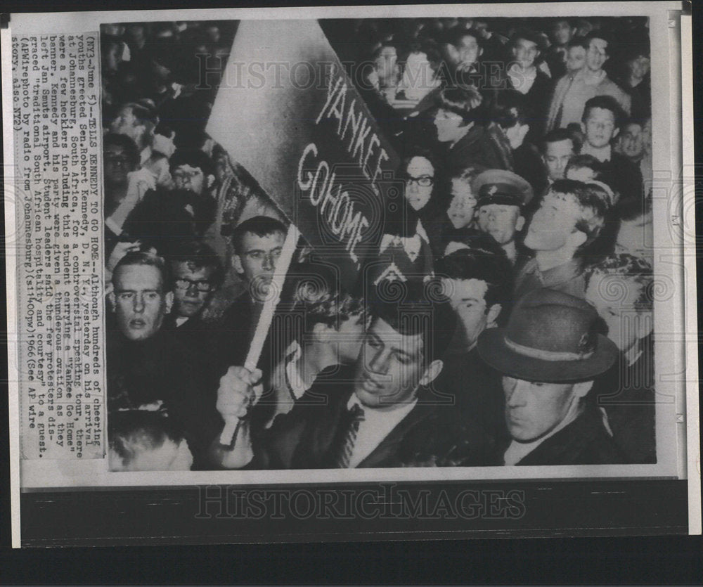 1966 Press Photo Robert Kennedy Senator Politician Mich - Historic Images