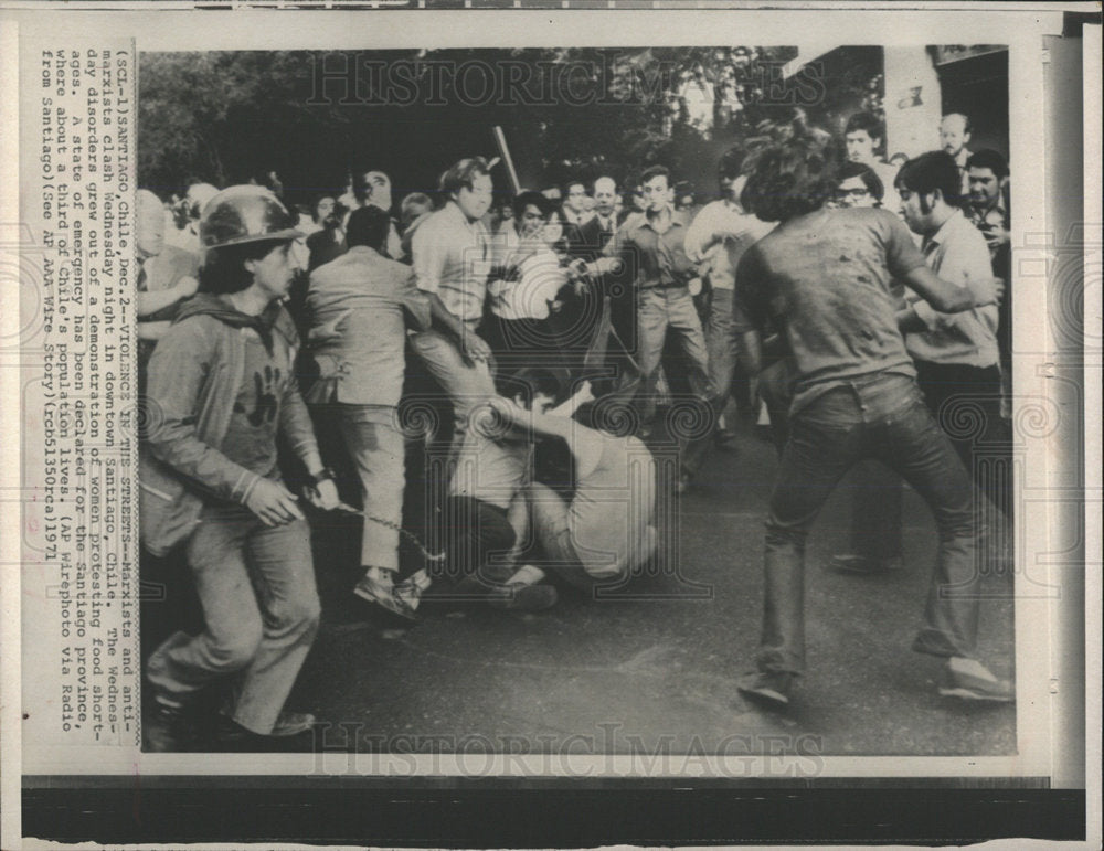 1971 Press Photo Downtown Santiago Chile Marxist Clash  - Historic Images