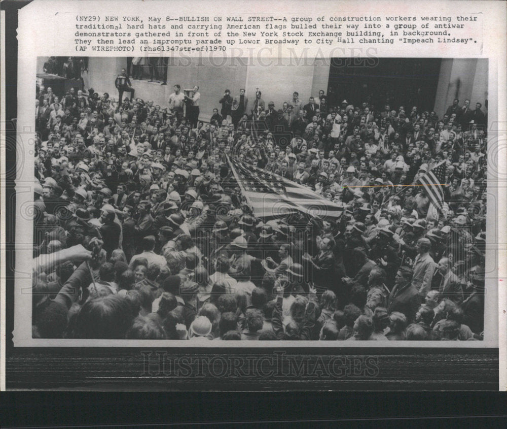 1970 Press Photo American Flag Anti-war NY Stock Bldg - Historic Images