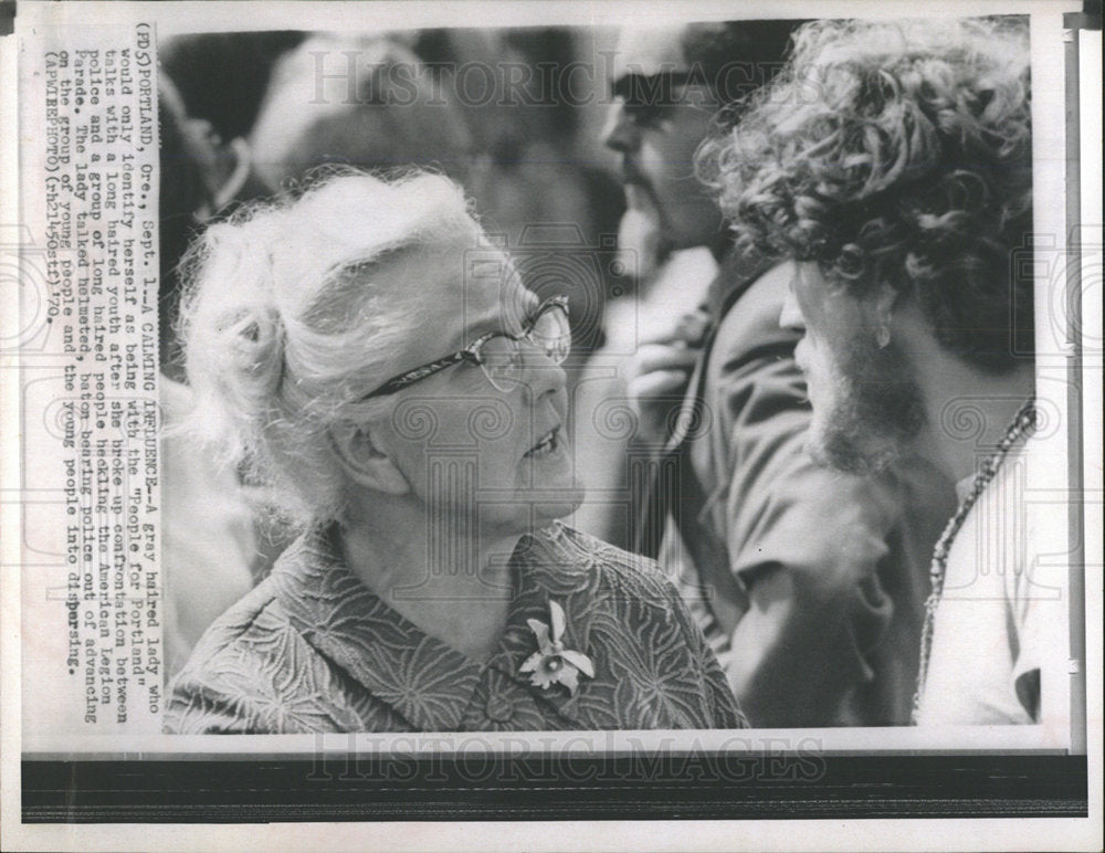 1970 Press Photo Grey Lady Portland People Parade Long - Historic Images