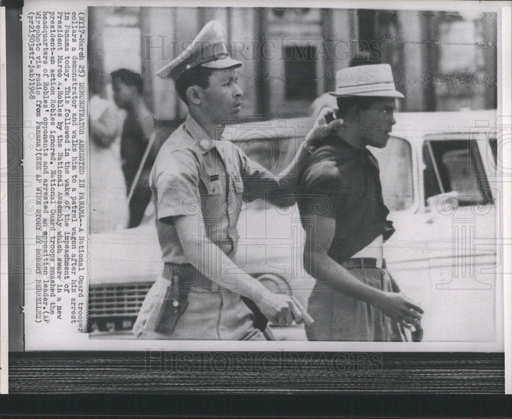 1968 Press Photo National Guard trooper demonstrator  - Historic Images