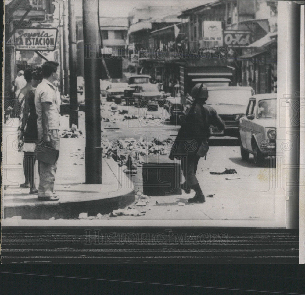 1968 Press Photo Panama Slum Area Riot National Guard - Historic Images