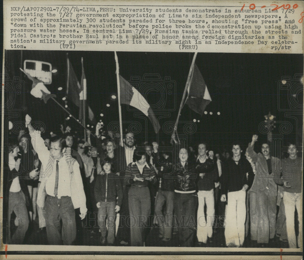 1974 Press Photo University Students Lima protesting - Historic Images