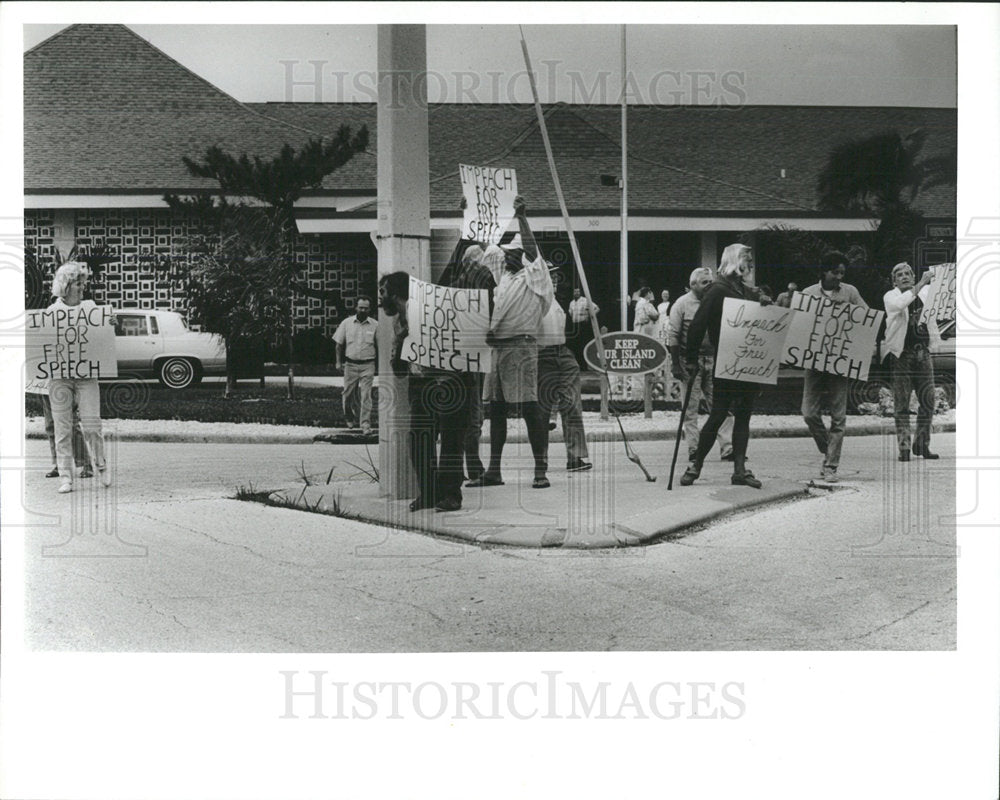 1992 Press Photo Protest motoris city commission policy - Historic Images