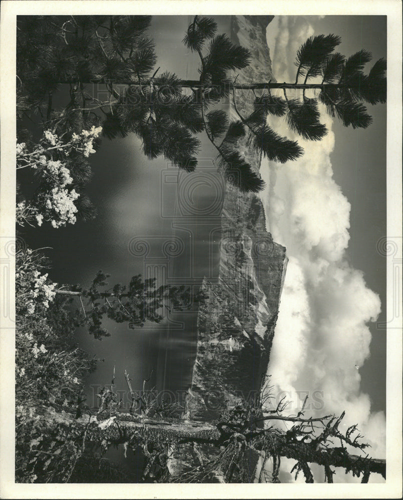 1974 Press Photo The Rim Drive Around Crater Lake - Historic Images