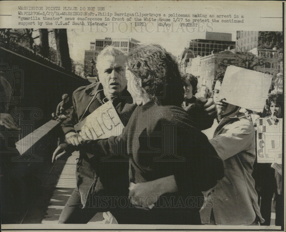 1974 Press Photo Vietnam War Demonstrators Washington - Historic Images