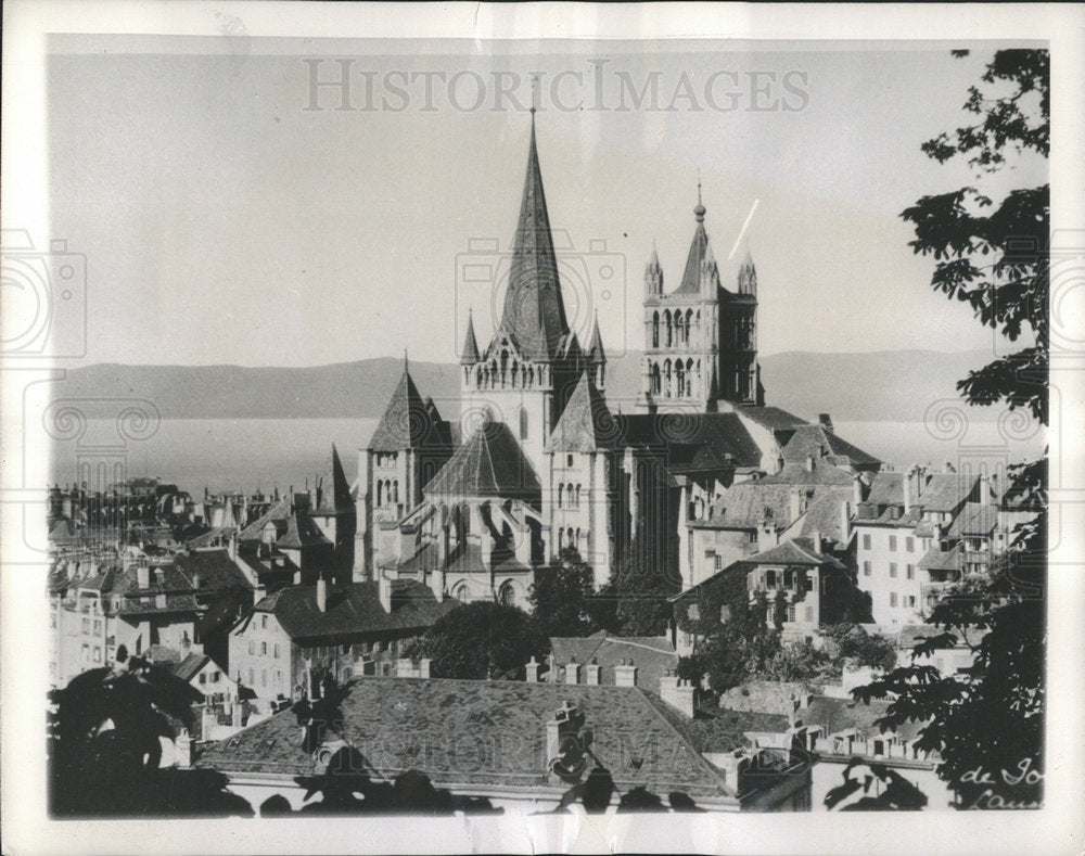 1944 Press Photo Night Watch Of Lausanne,Switzerland - Historic Images