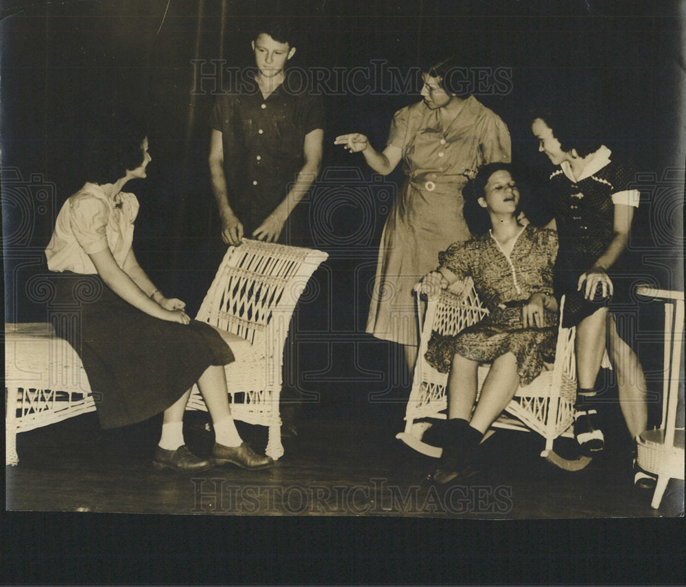 Press Photo Stage Craft - Historic Images