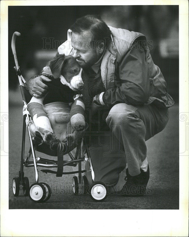 1990 Press Photo Donald Ayles Lynn Angell animal Boston - Historic Images