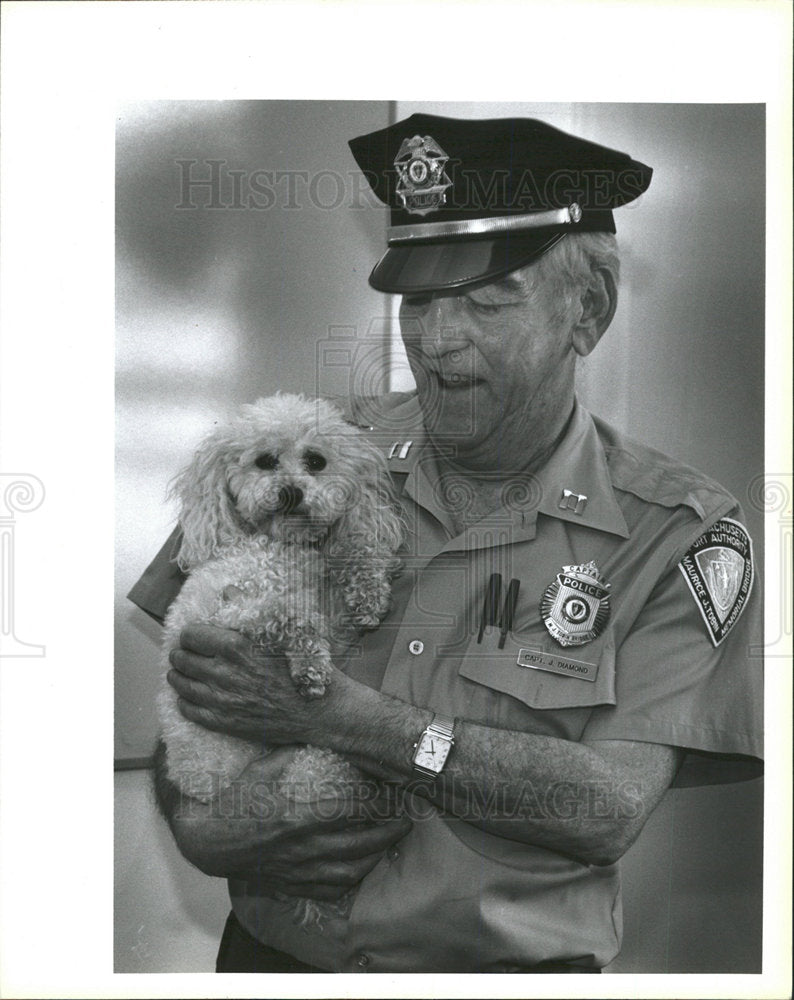 1994 Press Photo John Diamond puppy Mysty Bridge Worker - Historic Images