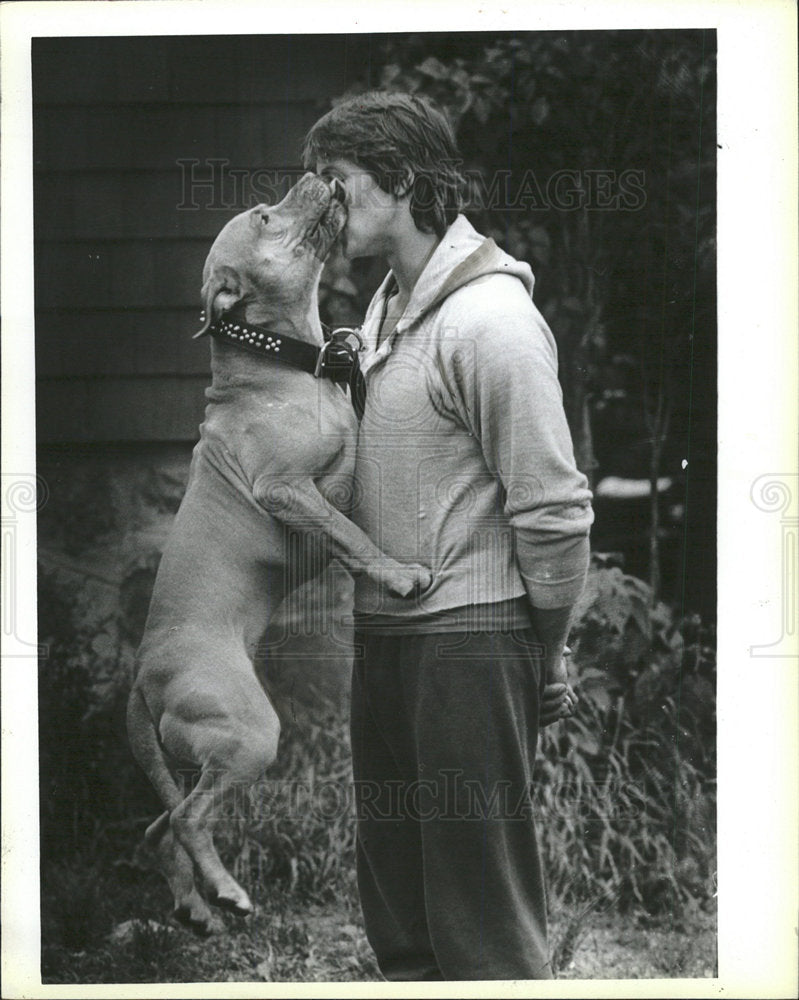 1986 Press Photo Lynn Pit Bull Chris Roorke dog Buster - Historic Images