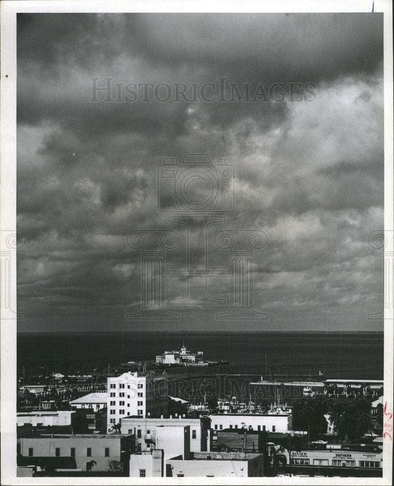 1964 Press Photo Black Clouds Rain Tampa Bay Picture   - Historic Images