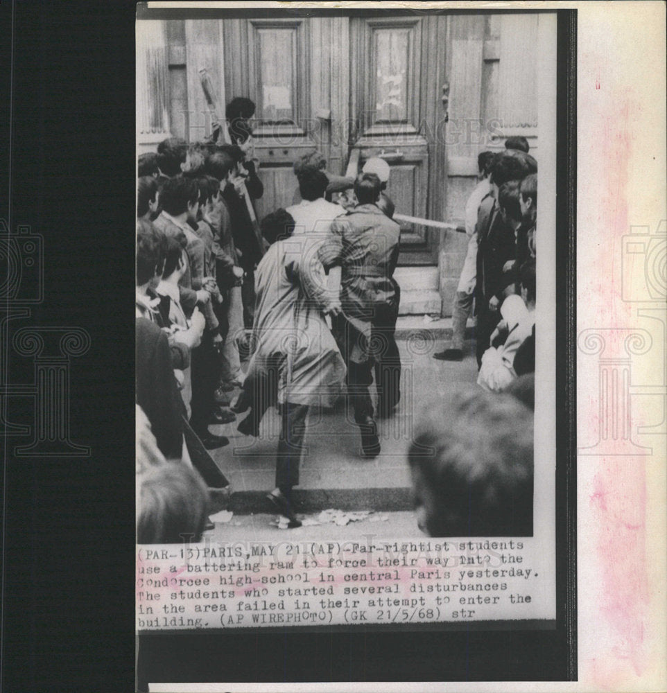 1968 Press Photo Paris Fair Rightist High School way - Historic Images