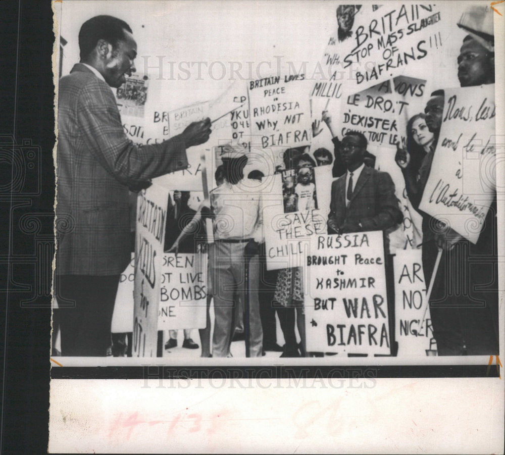 1968 Press Photo Biafrans students Protesting British  - Historic Images