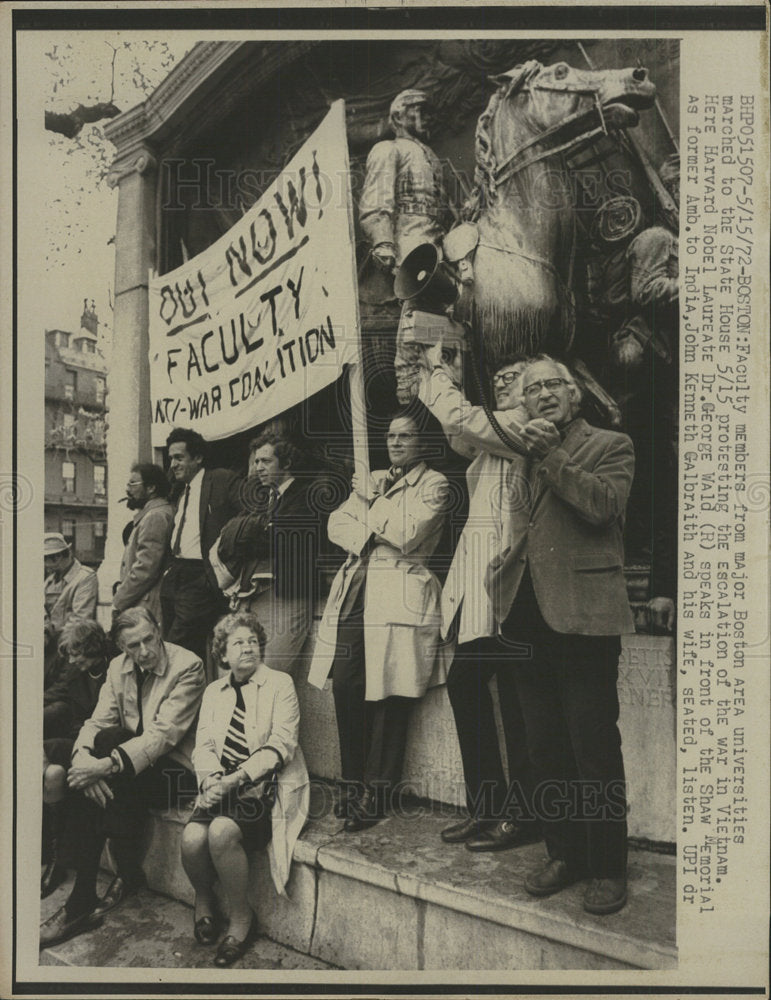 1972 Press Photo State House March Protestors - Historic Images
