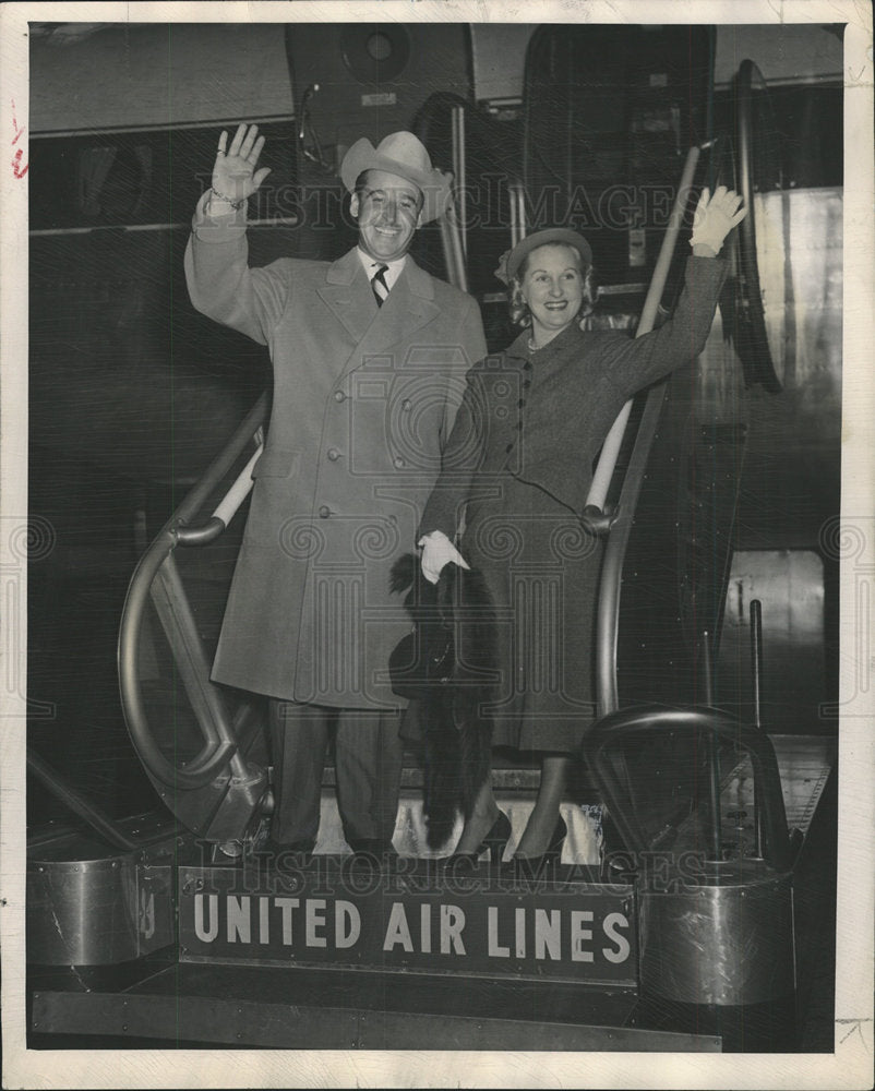 1951 Alex Thomson Travelers Chicago - Historic Images