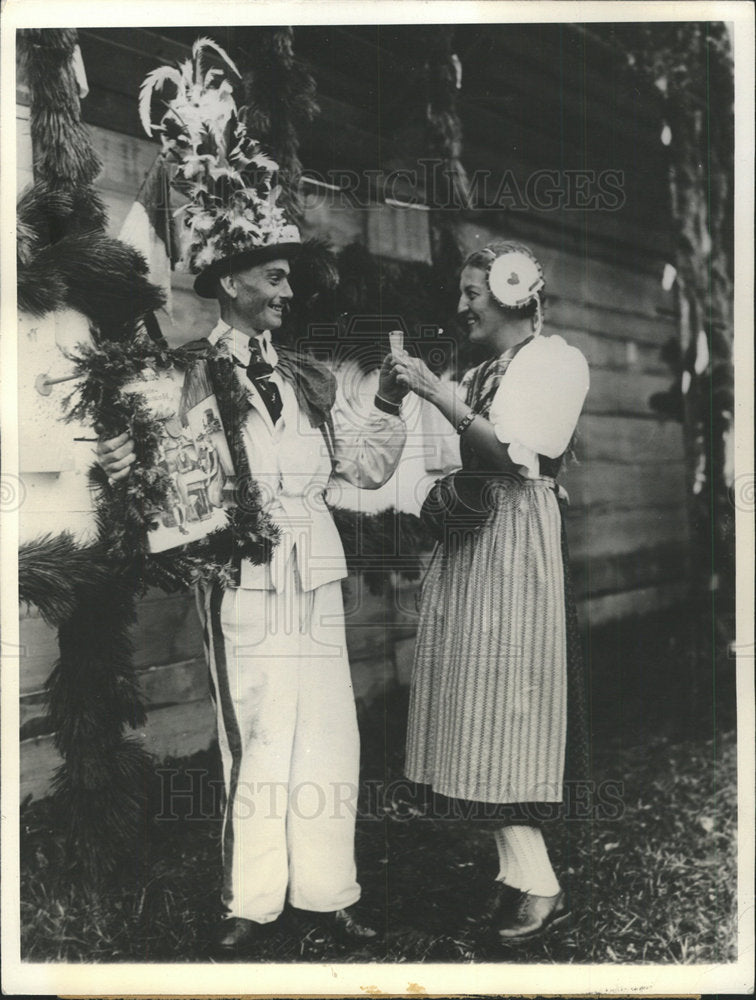 1937 Press Photo Bulls eye Reviva crossbow tournament  - Historic Images