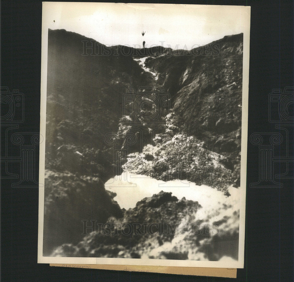 1945 Press Photo Huge Crater Britain Magnitude Ideas  - Historic Images