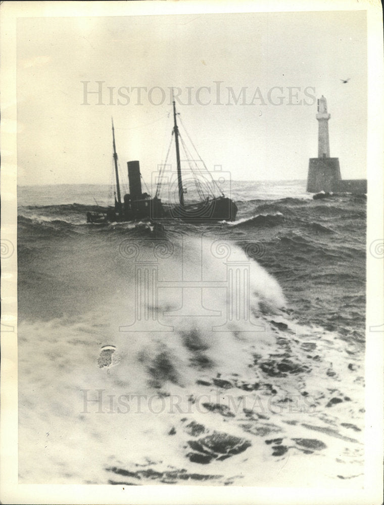 1933 Press Photo Aberdeen Scotland Sea Ship Safety - Historic Images