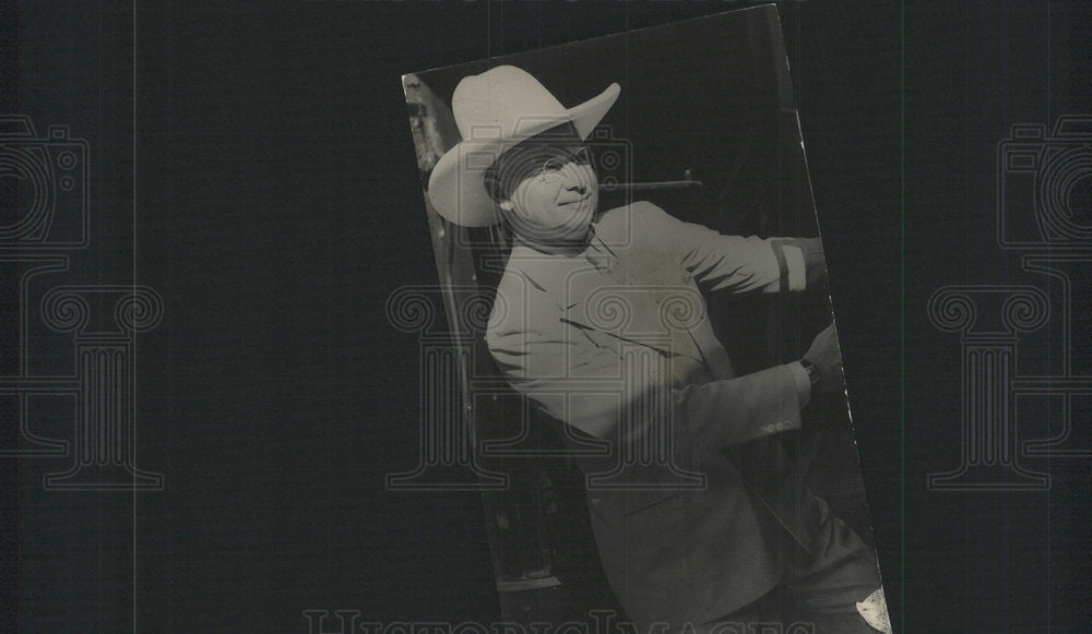 Press Photo man wears cowboy hat - Historic Images