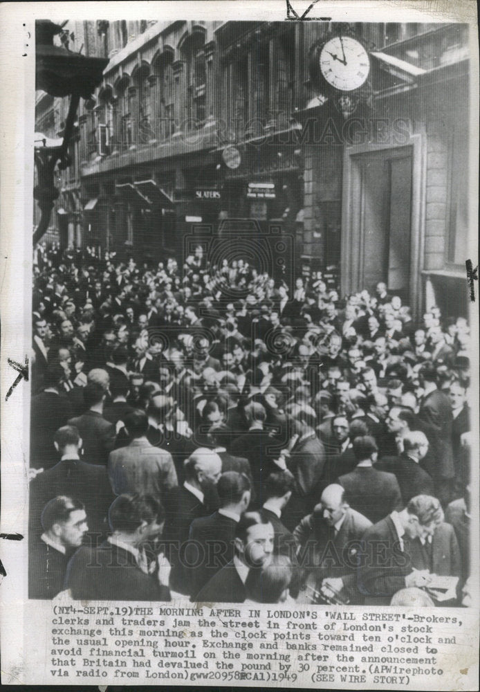 1949 London stock exchange trader broker - Historic Images