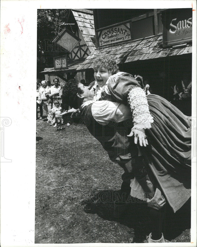 1985 Press Photo Renaissance Festival Keith Watson - Historic Images