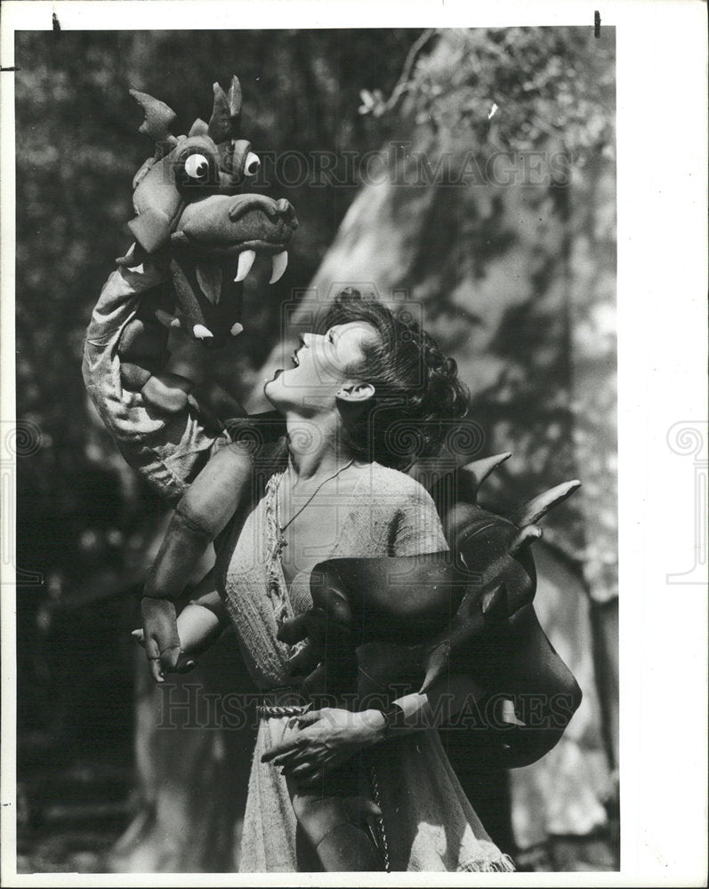 1985 Press Photo Renaissance Festival Dragon Puppet - Historic Images