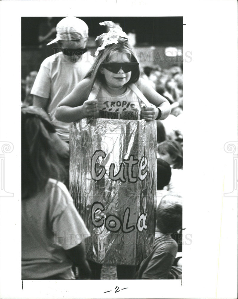 1990 Press Photo Vanessa Simm Dress Cola Pupils Palm Ha - Historic Images