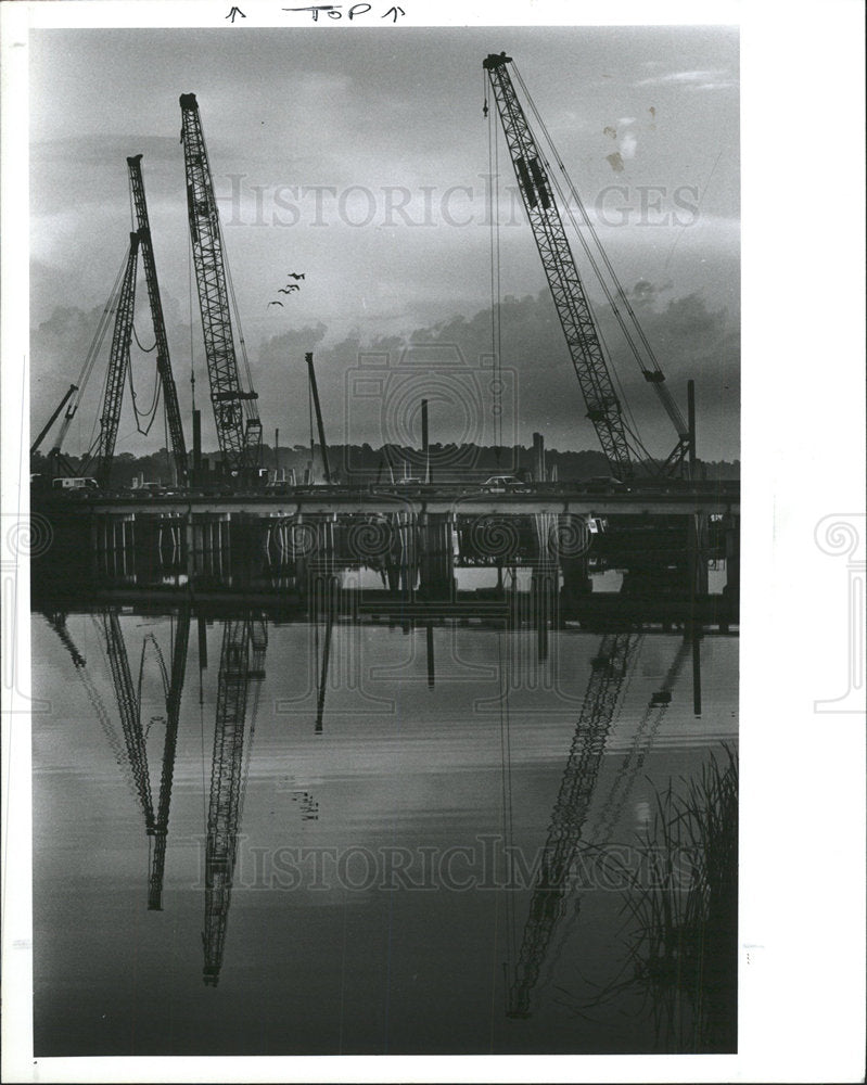 1990 Press Photo Crane Tarpon Outfall Canal Palm Harbor - Historic Images