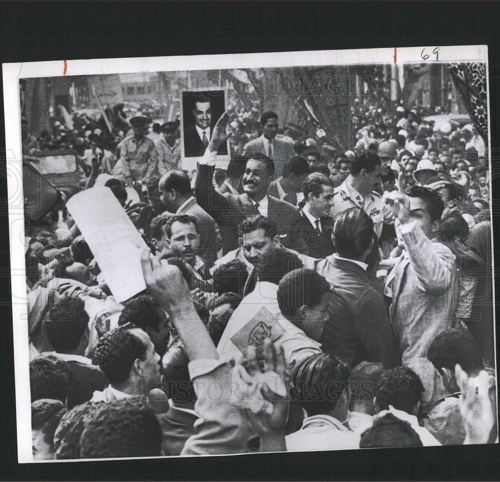 1958 A shouting throng hails Nasser-Historic Images