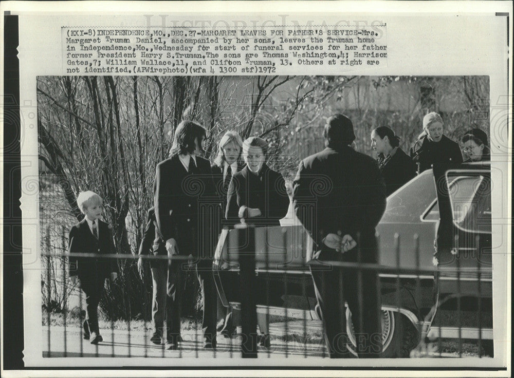 1973 Press Photo Margaret and sons leaves services - Historic Images
