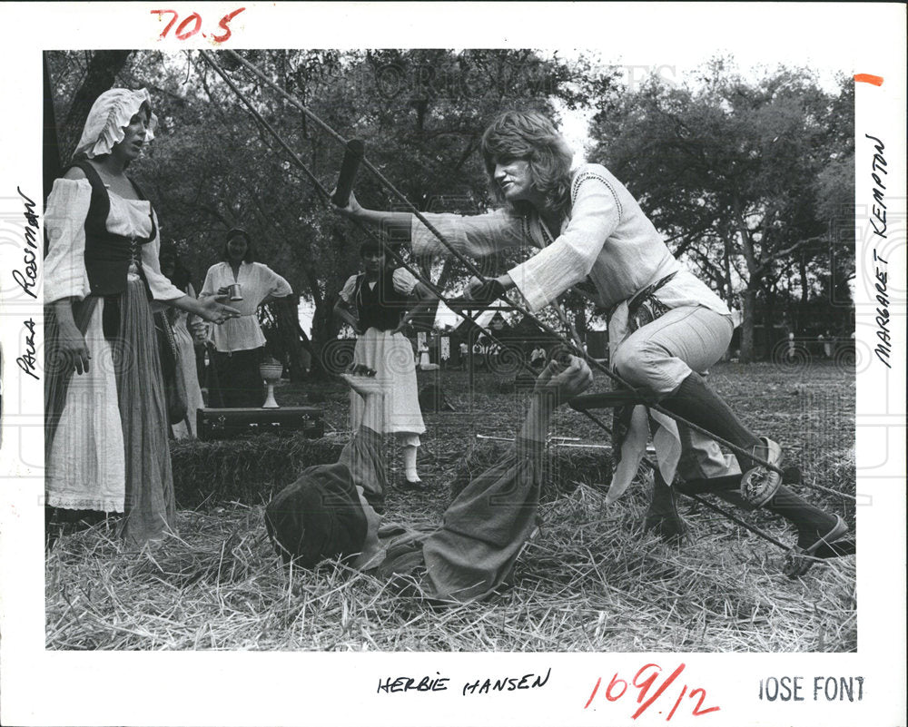 1983 Press Photo Festival Margaret Kempton Herbie Hanse - Historic Images
