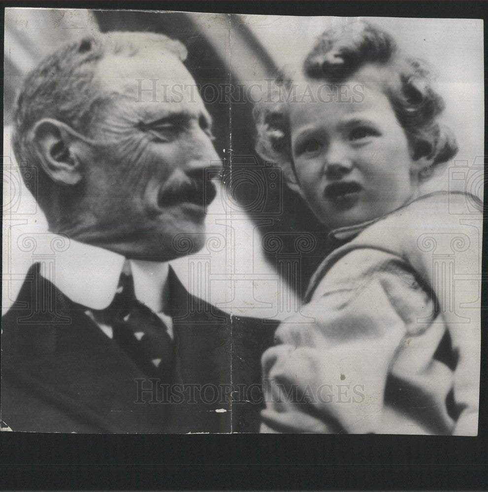 1926 Press Photo King Christian Holding Granddaughter - Historic Images