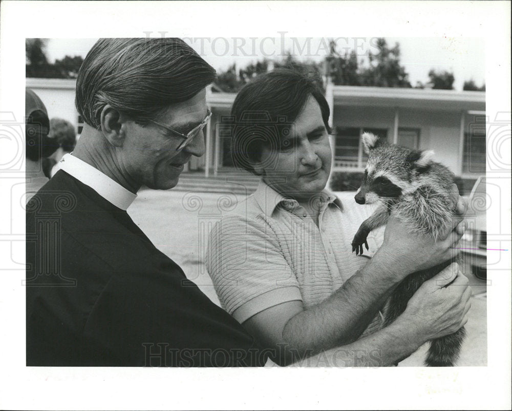 1982 Press Photo Wildlife Rescue Episcopal Church - Historic Images