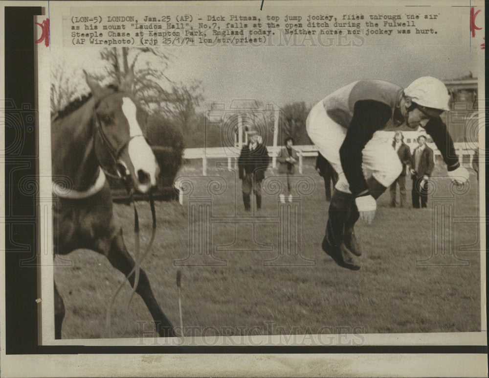 1974 Press Photo Steeplechase Dick Pitman - Historic Images