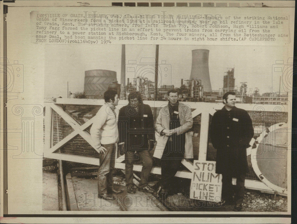 1974 Press Photo Striking National Union Mineworkers - Historic Images
