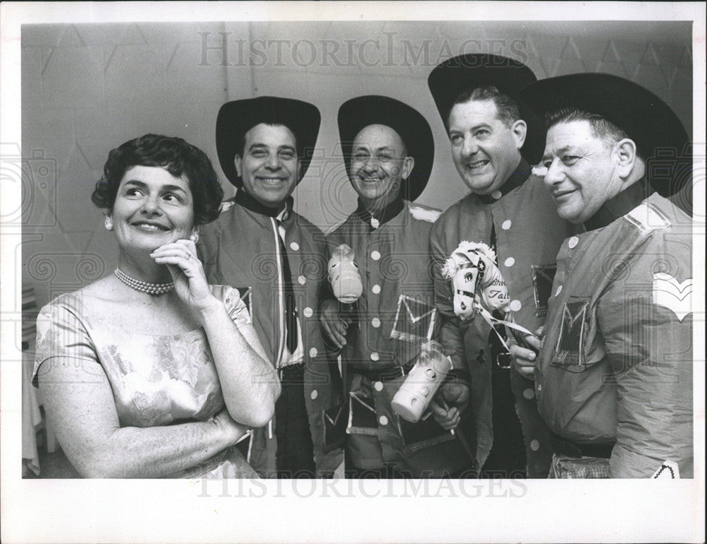 1963 Press Photo Night Of Wine Roses Show Policemen - Historic Images