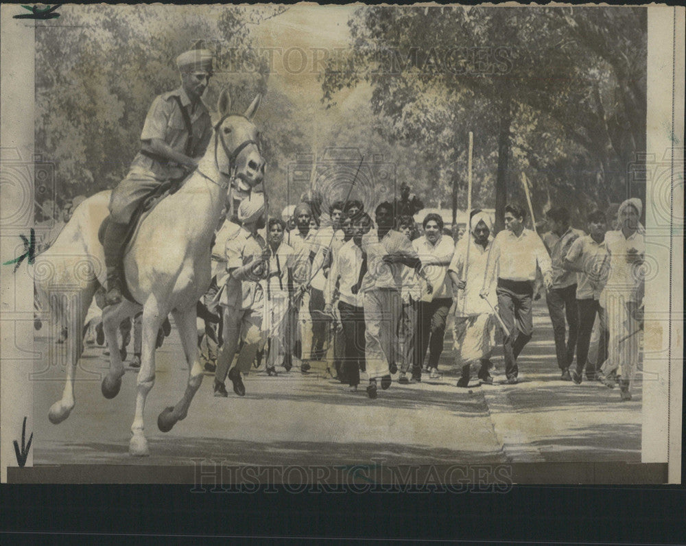 1969 Press Photo New Delhi Riots For Employment - Historic Images
