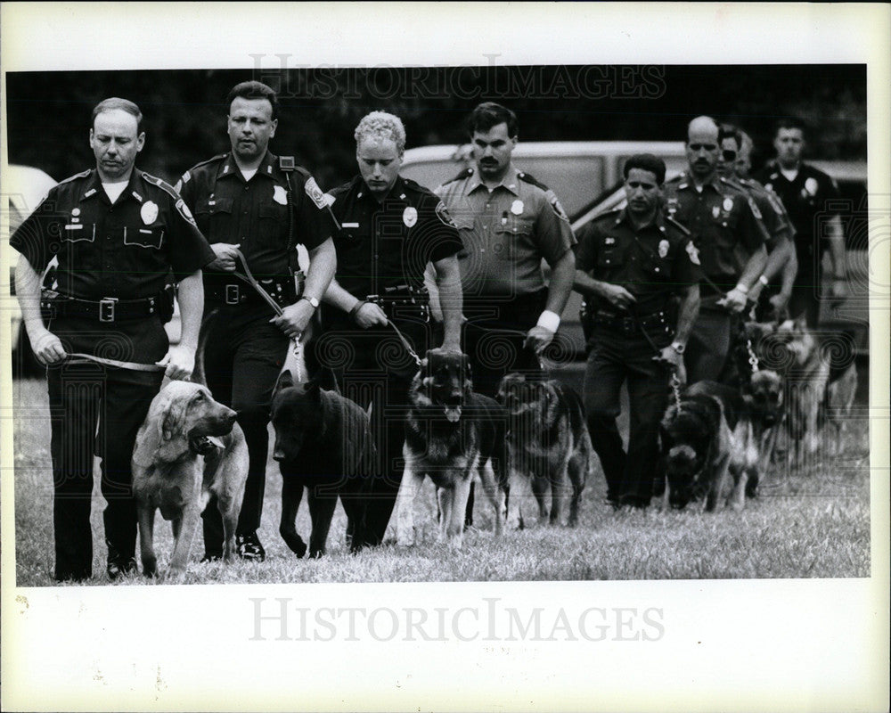 1990 Press Photo Graduating KQ and their Gandleos - Historic Images