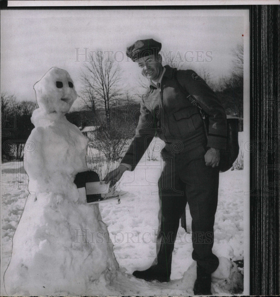 1966 Press Photo Snowman Stomach Mountainside Jack - Historic Images