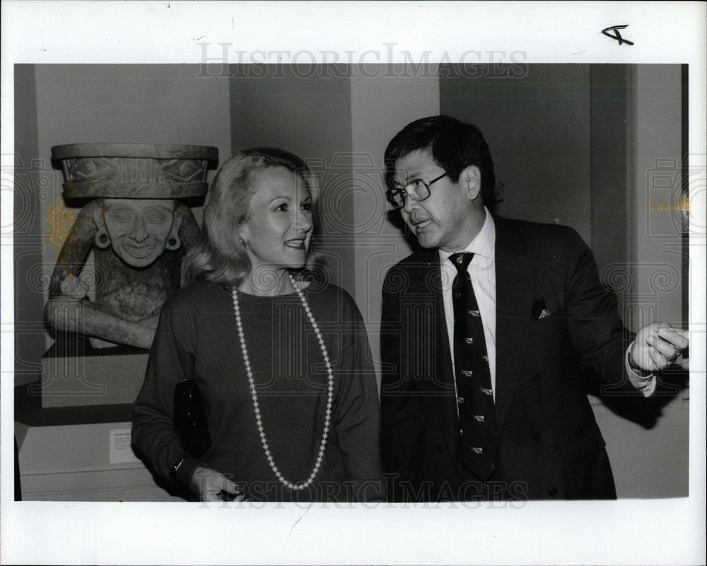 1986 Press Photo June PoPolack Michael Kan Curator  - Historic Images