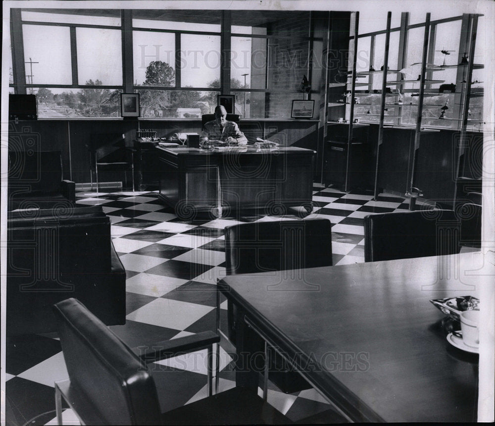 1964 Press Photo General Alden Sibley Sit Desk New Offi - Historic Images