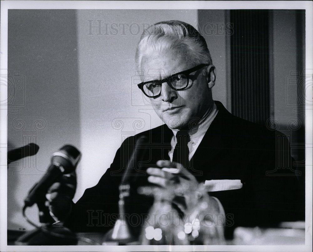 1965 Press Photo William R. Keast Press Conference - Historic Images